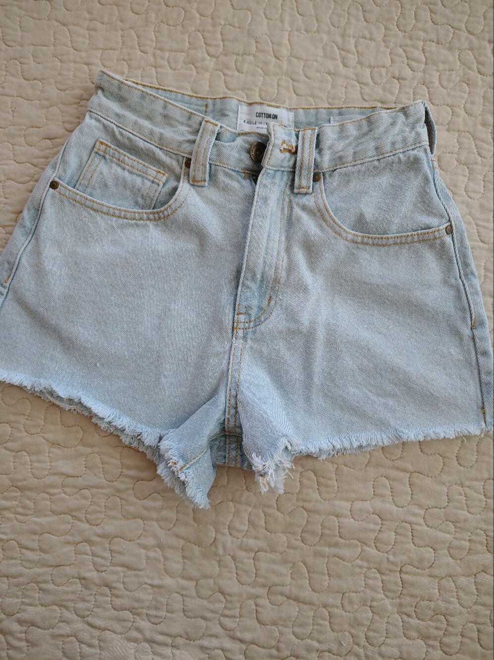 COTTON ON High Rise Mom Denim Shorts Light Wash Raw Hem - Size 2 / 24